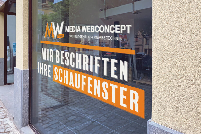 Schaufensterbeschriftung mit Plott-Schriftzug – Media WebConcept, Waldsee bei Speyer